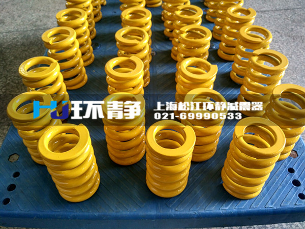五洲華夏齊安樂，八方盛世鬧新春
